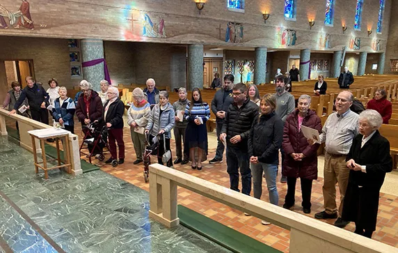 7-D_ReligieusesHospitalieresSJ_Associes_DevenirAssocie_Appel_RenouvellementEngagement_Carrousel